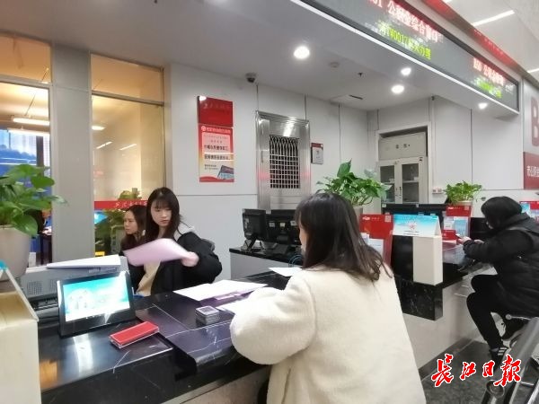 武漢提取公積金不用再找單位開證明蓋章