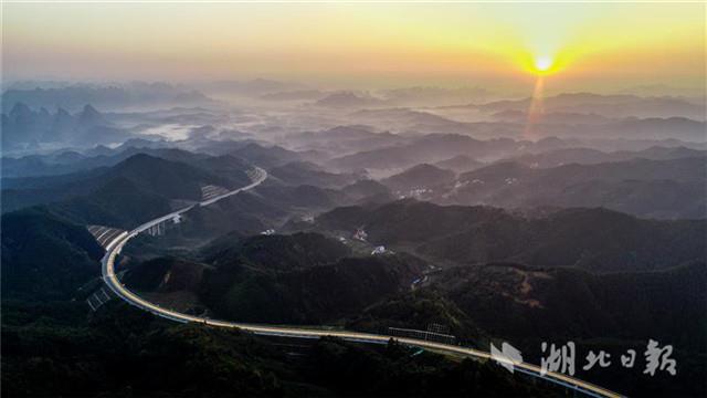 廣西最美高速“湖北造”
