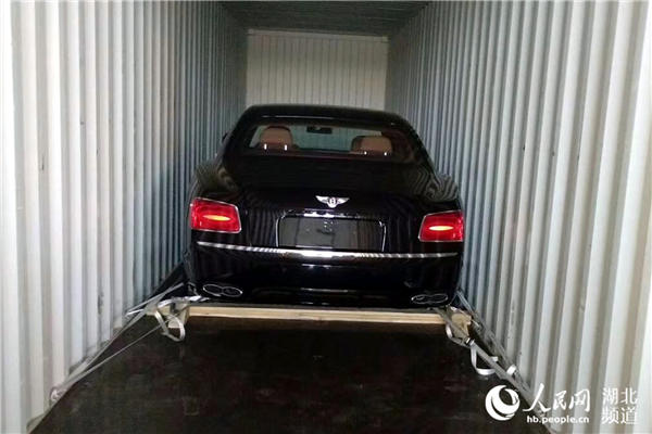 進口汽車首次搭乘中歐班列抵漢