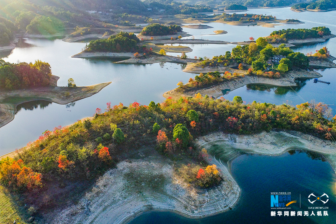 航拍湖北蘄春花園水庫 紅葉勝境惹人醉