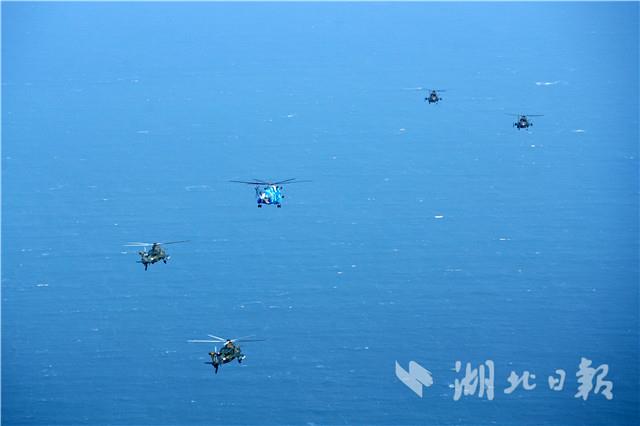 搏擊海空！駐鄂空降兵跨晝夜高強度訓練