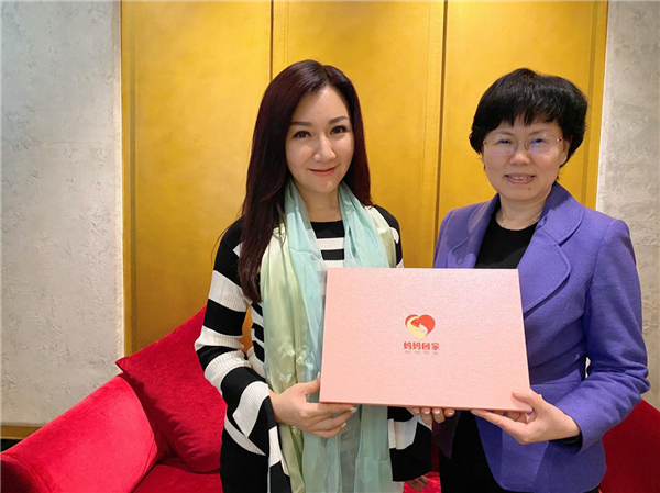 【湖北】【CRI原創】湖北省政協委員金玲：讓媽媽回家創業  溫暖留守兒童的心