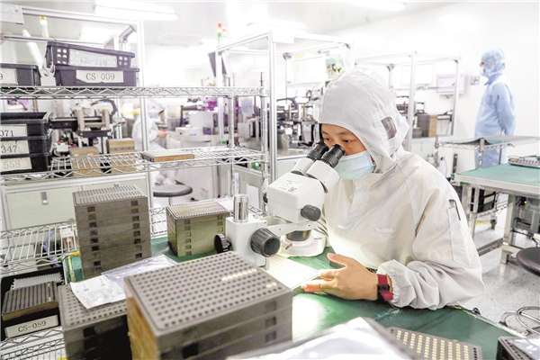 鄂州燦光光電産值同比增五成_fororder_圖片1