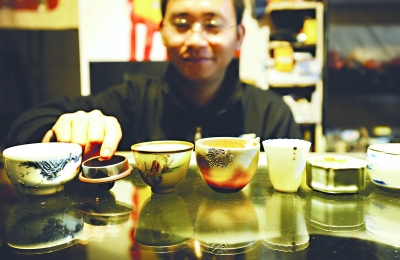 “縫”瓷小趙 巧手之下破損瓷器變身藝術品