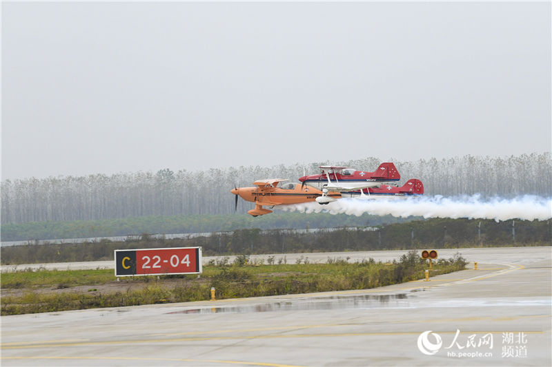 “空中F1”中國首秀 全球14個國飛行員上演空中炫技