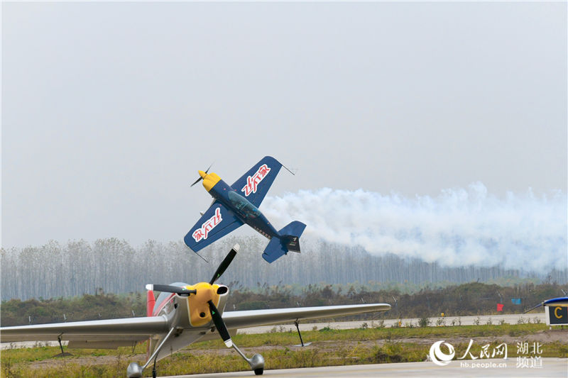 “空中F1”中國首秀 全球14個國飛行員上演空中炫技