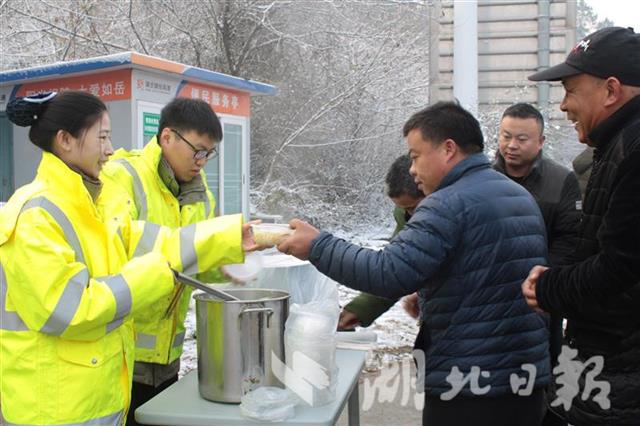 湖北境內高速基本恢復暢通 隨岳北車輛緩行