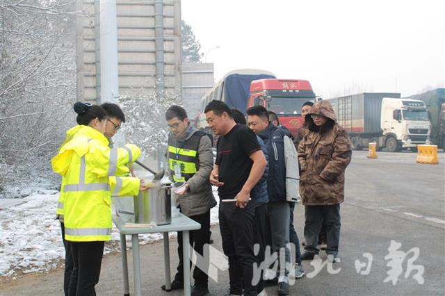 湖北境內高速基本恢復暢通 隨岳北車輛緩行