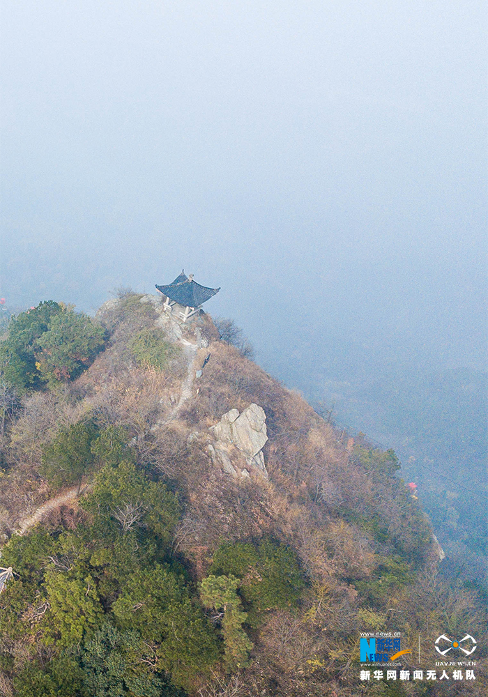 初冬木蘭山：雲霧朦朧 冷山寂寂
