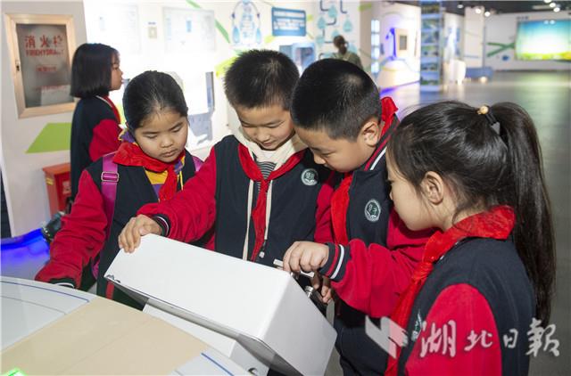 武漢小學生學節水知識 迎“世界水日”