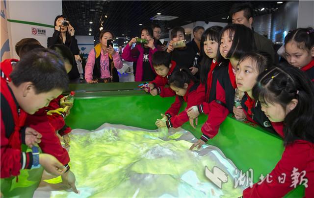 武漢小學生學節水知識 迎“世界水日”