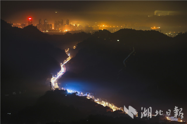 霧中遠安鄉村如水墨畫