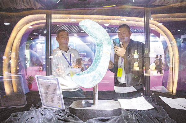 搭乘線上雲平臺 黃石礦晶賣全球
