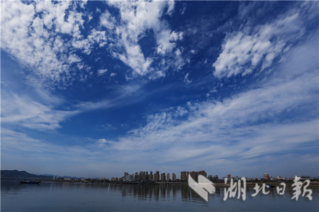 冬日鄖陽 天高雲淡景色美