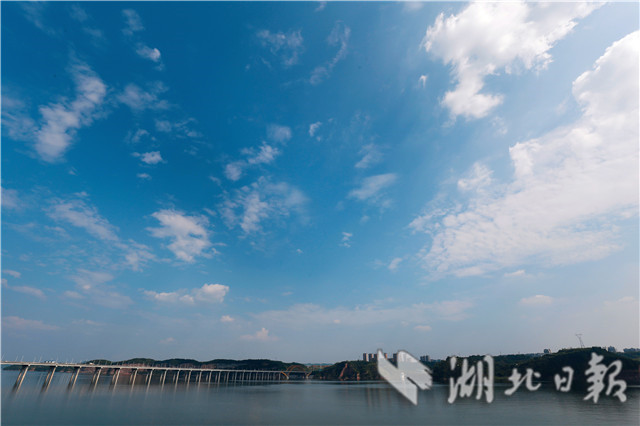 冬日鄖陽 天高雲淡景色美