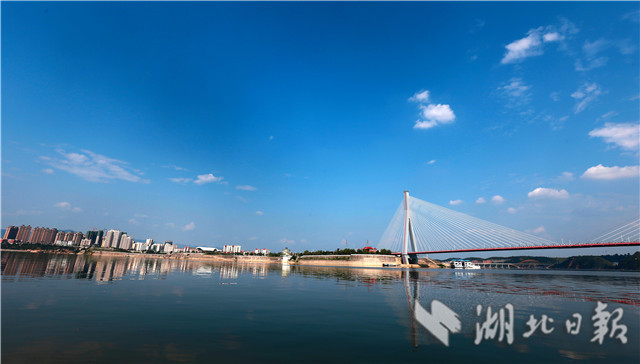 冬日鄖陽 天高雲淡景色美
