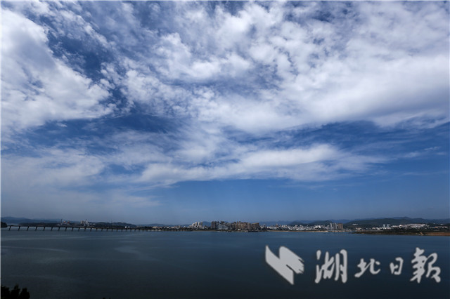冬日鄖陽 天高雲淡景色美