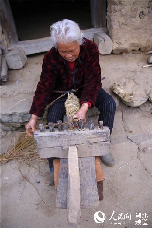 走近十堰非遺名錄——手編草鞋