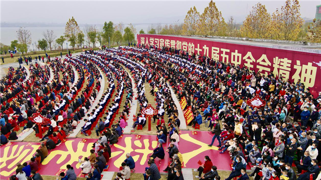 中國文聯學雷鋒文藝志願服務團走進十堰（組圖）