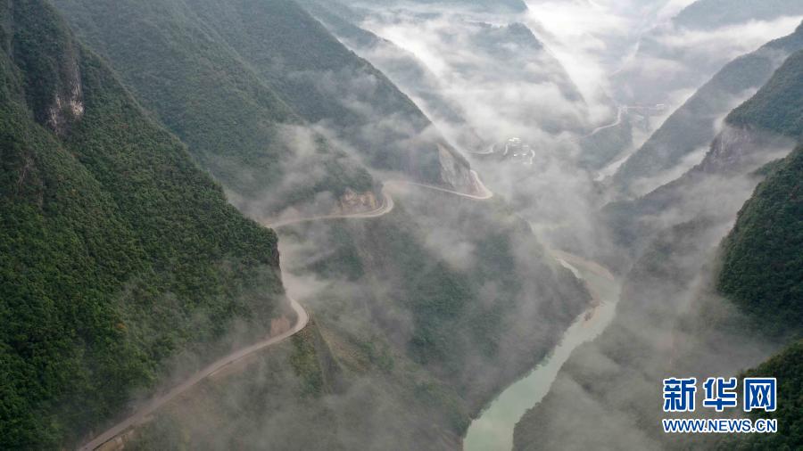 湖北鶴峰：雲中公路