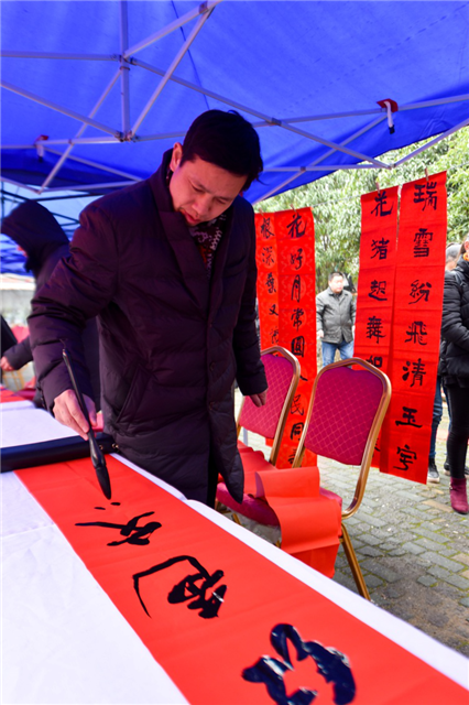 【湖北】【CRI原創】荊楚“紅色文藝輕騎兵”走進武漢市江夏五里界群益村