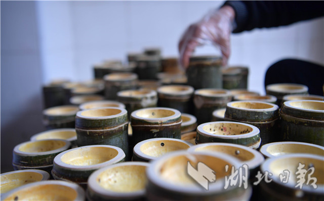 湖北恩施：土家竹筒酒飄香