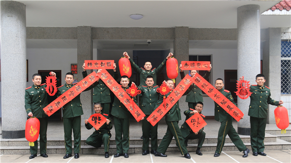 【湖北】【供稿】湖北省書法家協會送“福”送春聯 情暖武警官兵