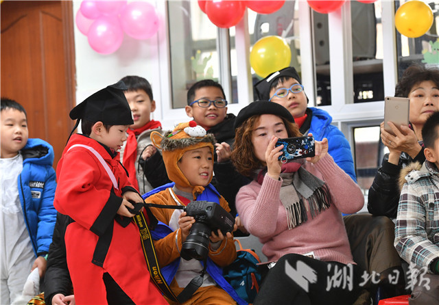 武漢：歡聲笑語迎新年