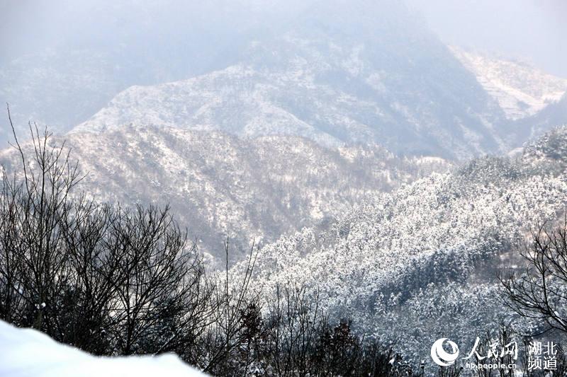 湖北竹山：林海雪原山水美如畫