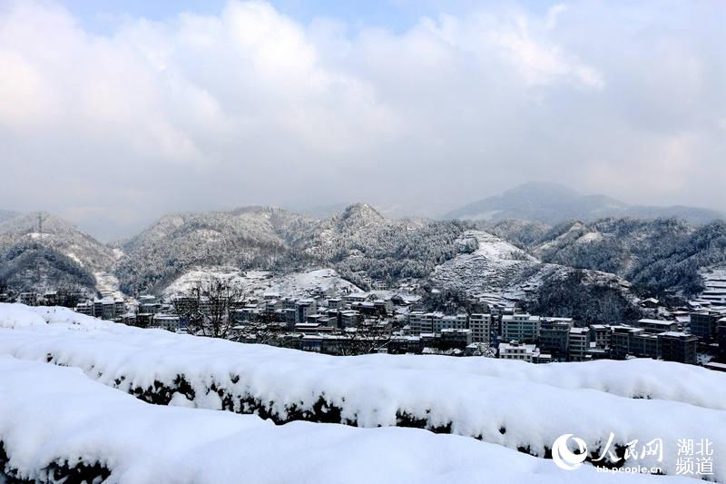 湖北竹山：林海雪原山水美如畫