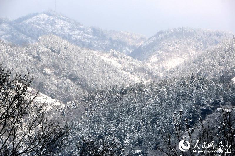 湖北竹山：林海雪原山水美如畫
