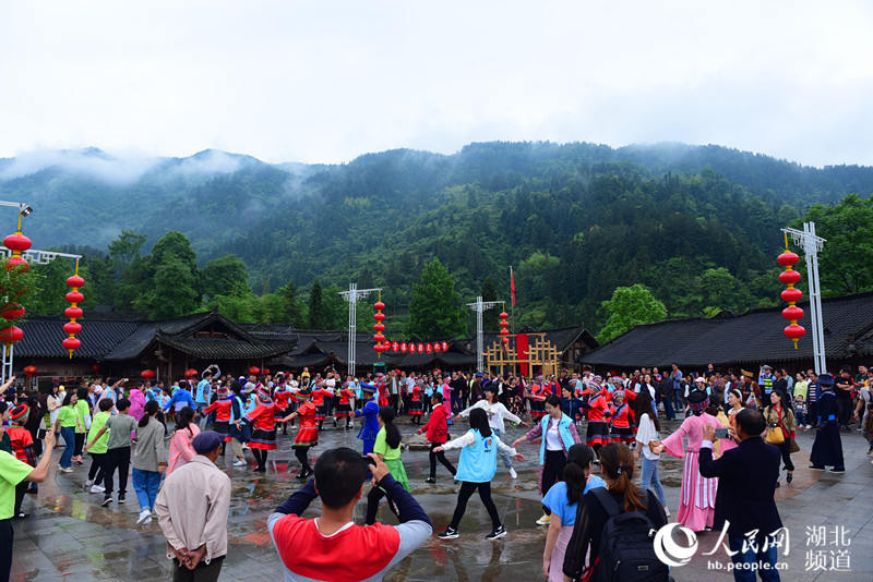 湖北恩施市：旅遊花開遍地香