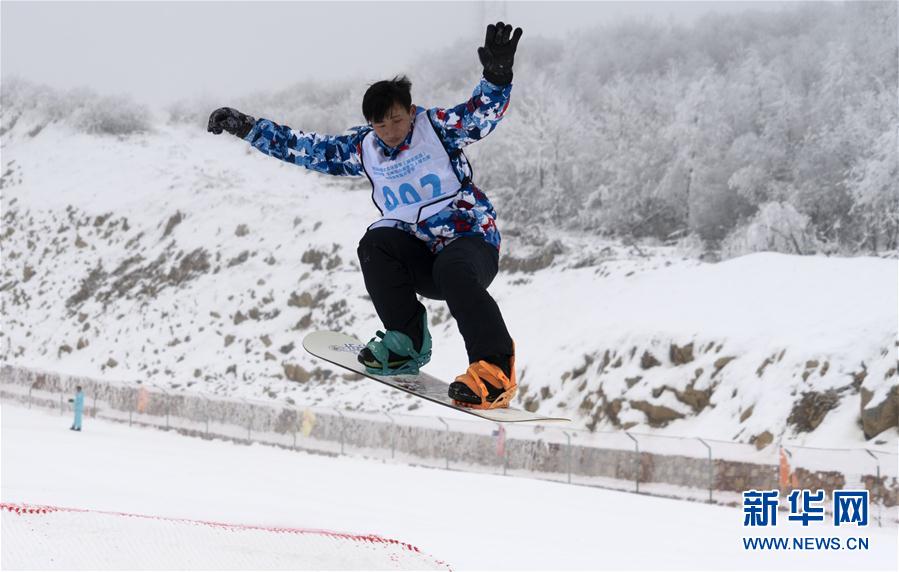 湖北五峰：雪場樂無窮
