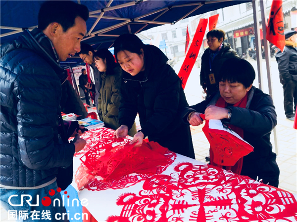 兩人都是銅獎獲得者【湖北】【CRI原創】2019湖北荊楚“紅色文藝輕騎兵”慰問演出啟動