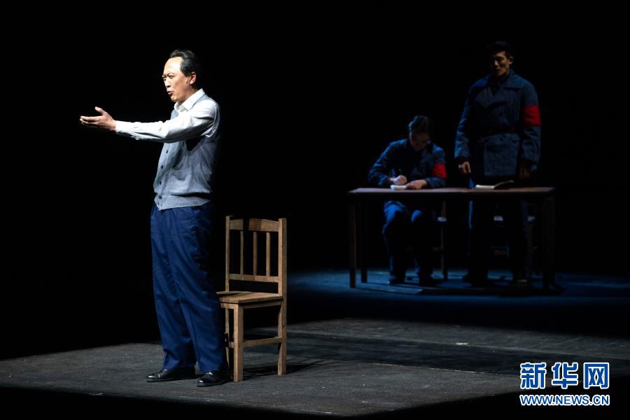 大型話劇《深海》在武漢上演