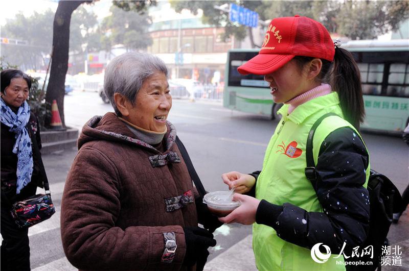 湖北十堰：臘八粥飄香 真情暖寒冬