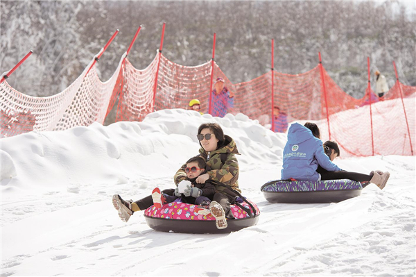 滑雪經濟鬧熱巴東全域遊_fororder_微信圖片_20210129090118_副本