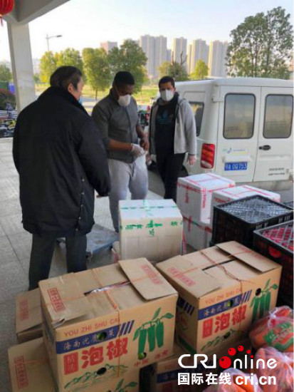 堅守在武漢的阿爾及利亞留學生：困難面前絕不退縮 與中國朋友一起戰“疫”