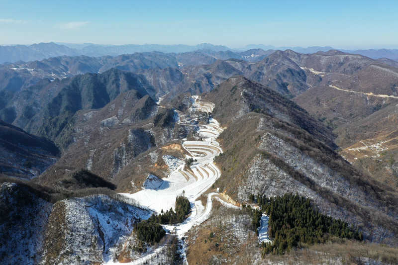 湖北襄陽：雪潤群山 層巒疊嶂