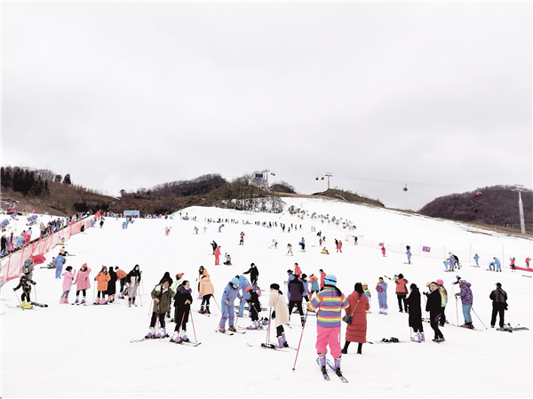 滑雪經濟鬧熱巴東全域遊_fororder_微信圖片_20210129090108_副本