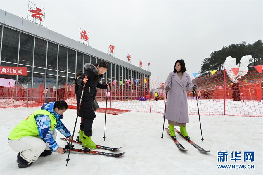 湖北保康：高山滑雪享樂趣
