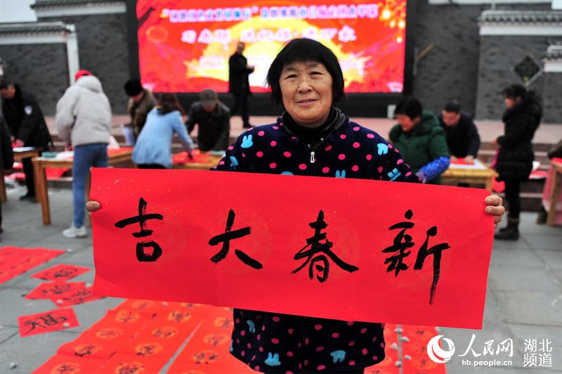 湖北宜昌：“文藝輕騎兵”送福到三峽
