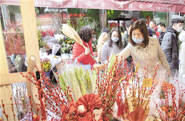 一花難求 價格上漲 武漢節前花市“俏繃”了_fororder_微信圖片_20210210083444_副本