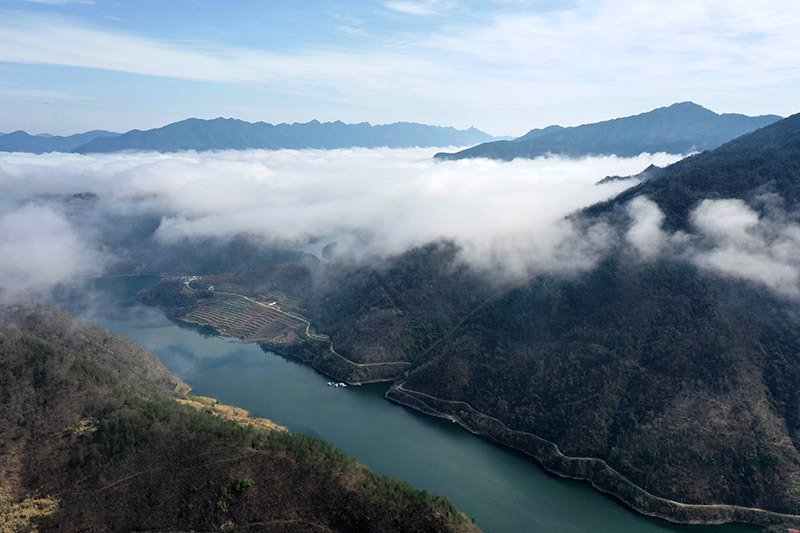 湖北保康：雲霧繚繞美如畫