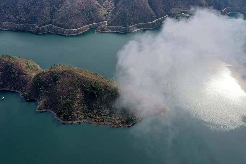 湖北保康：雲霧繚繞美如畫