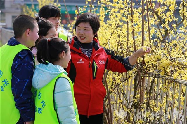 留守兒童走進春天 傾聽花開的聲音
