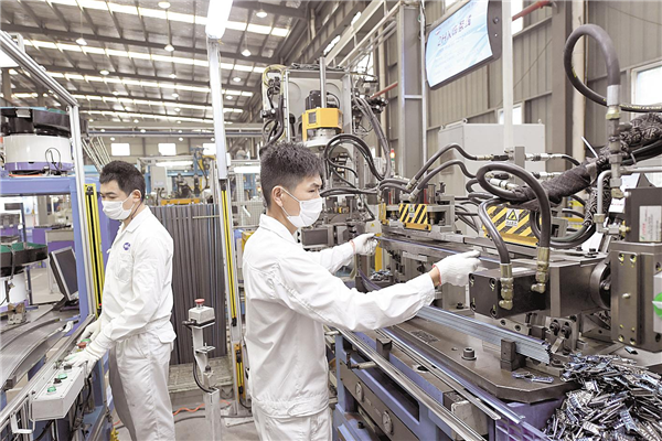“在關鍵的時候，政府幫了一把”  咸寧一批中小企業納稅“井噴”_fororder_01