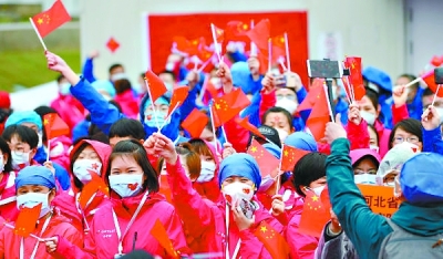 1090名援漢白衣戰士撤離雷神山醫院