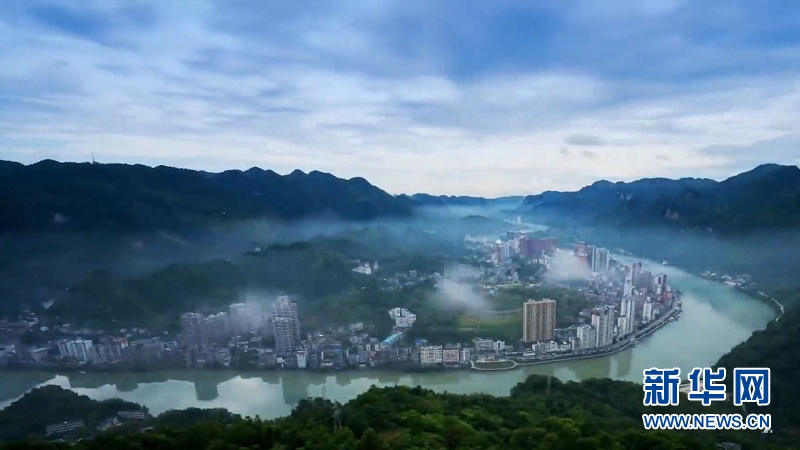 多彩清江 山水畫卷
