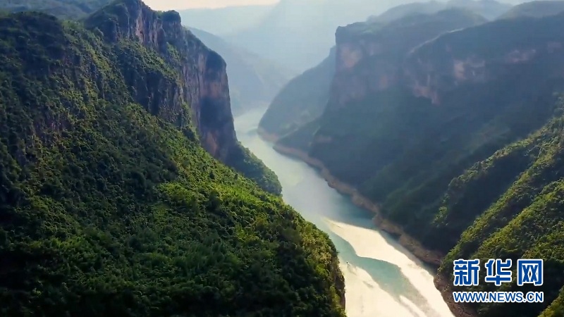 多彩清江 山水畫卷